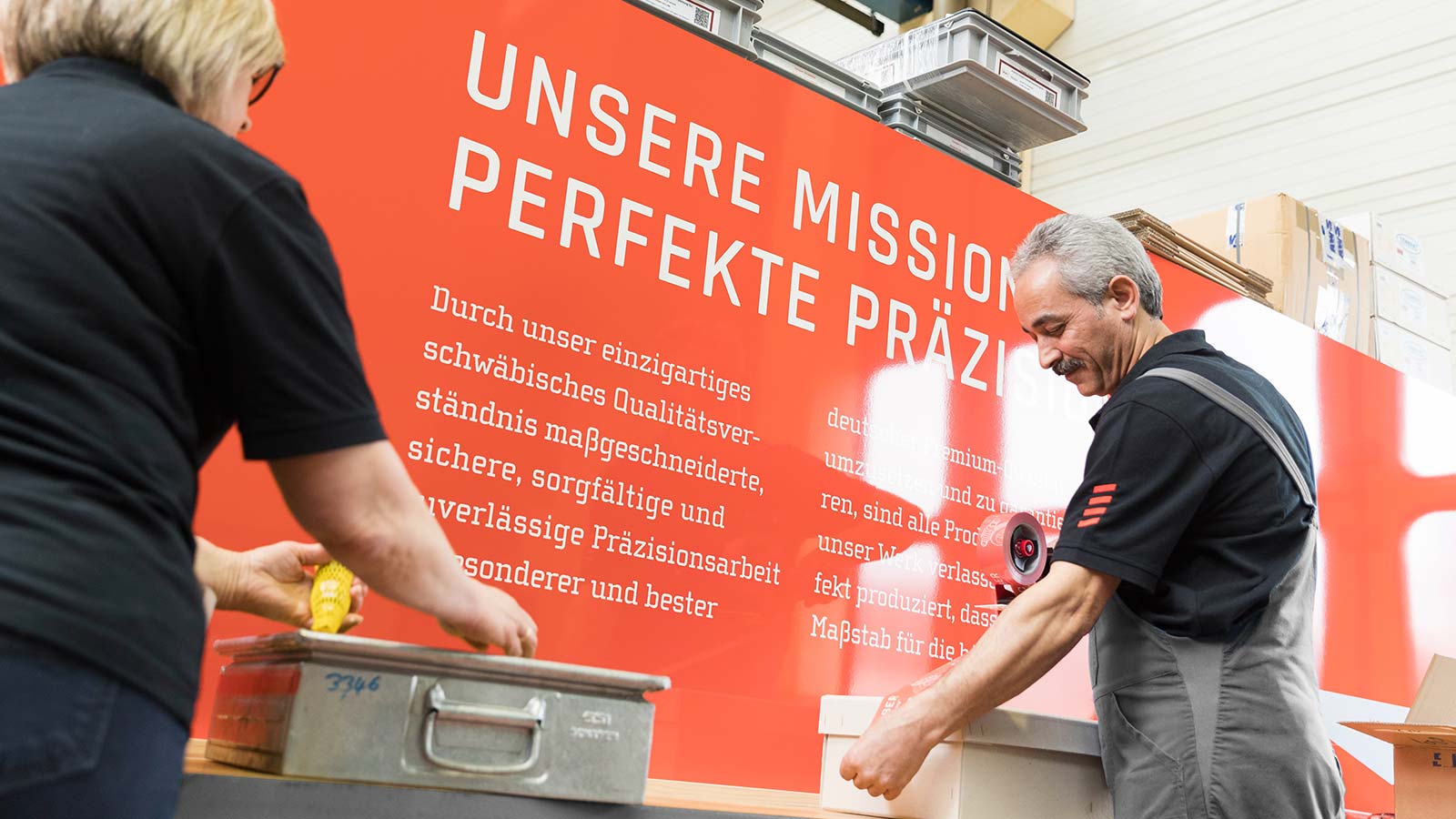 Lächelnde Schauber Mitarbeiter